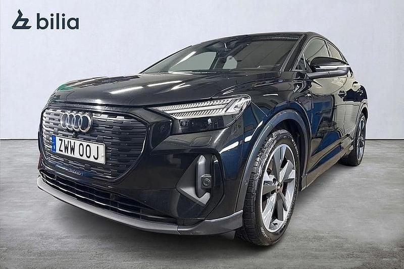 Svart Begagnad 2023 Audi Q4 Sportback e-tron Comfort SUV | 329 900 kr (Bra pris) - Bild 1/4