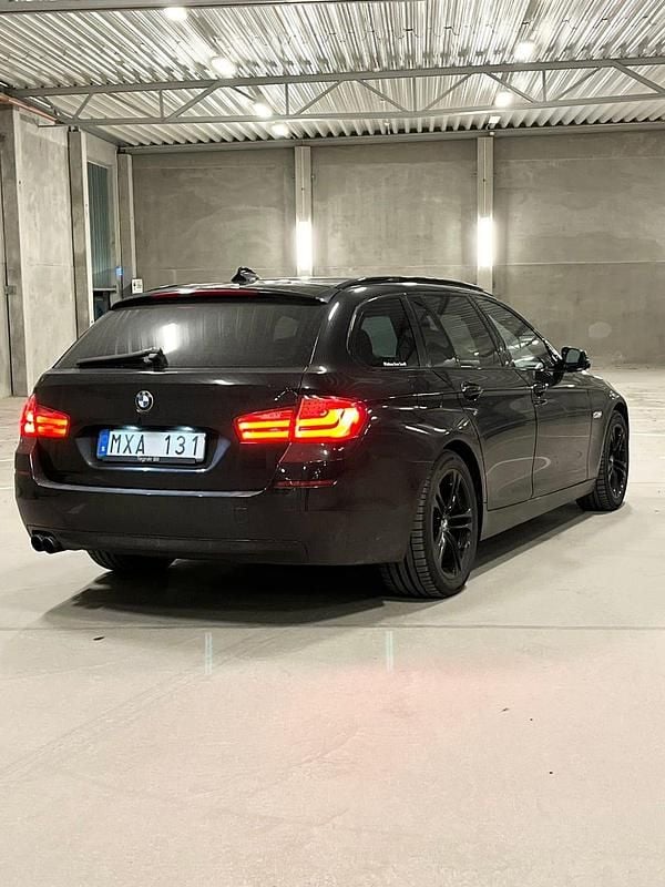 Begagnad BMW 525 270 HK (198 kW) 2012 Svart Kombi