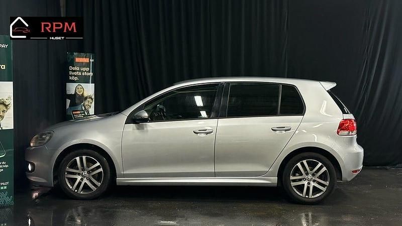 Begagnad VW Golf VII Dark Label 105 HK (77 kW) 2013 Silver