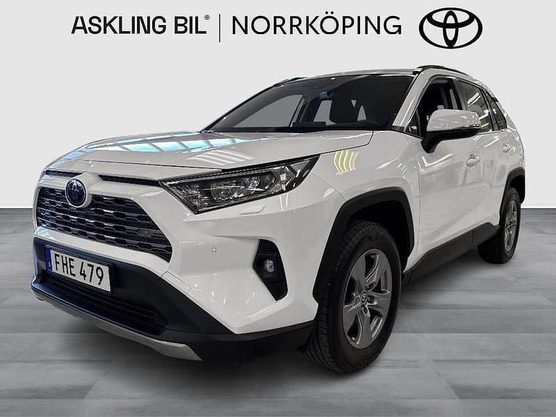 Vit Begagnad 2022 Toyota RAV4 Hybrid Active SUV | 359 000 kr (Marknadspris) - Bild 1/3