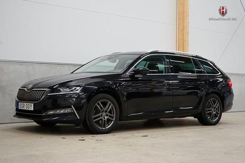 Begagnad Skoda Superb Business Line 218 HK (160 kW) 2023 Svart Kombi