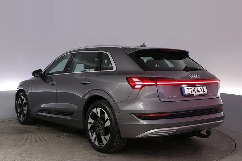 Begagnad Audi e-tron Proline 300 kW (408 HK) 2020 Grå SUV