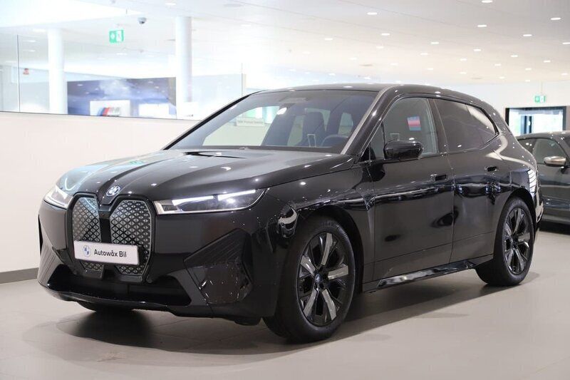 Svart Begagnad 2023 BMW iX Comfort Edition SUV | 849 000 kr - Bild 1/3