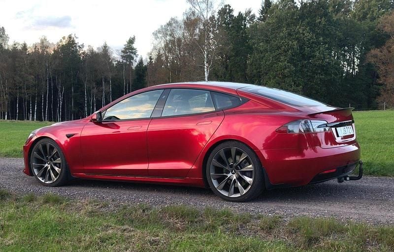 Grå Begagnad 2017 Tesla Model S Sedan | 229 000 kr (Marknadspris) - Bild 1/4