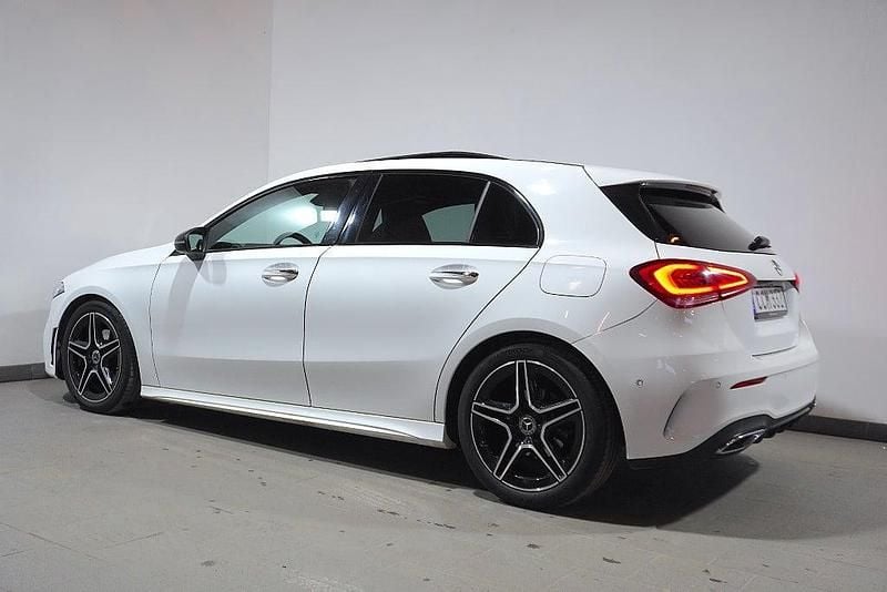 Begagnad Mercedes A180 AMG 136 HK (100 kW) 2019 Vit Halvkombi