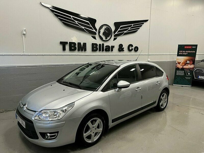 Silver Begagnad 2009 Citroën C4 Halvkombi | 43 900 kr - Bild 1/4