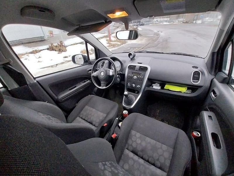 Begagnad Suzuki Splash 65 HK (47 kW) 2010 Halvkombi