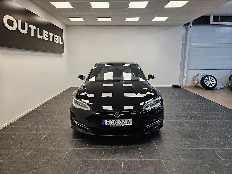 Begagnad Tesla Model S Long Range AWD 397 kW (541 HK) 2019 Svart Halvkombi
