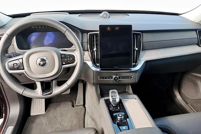 Begagnad Volvo XC90 Ultra 462 HK (339 kW) 2025 Mörkröd (röd) SUV