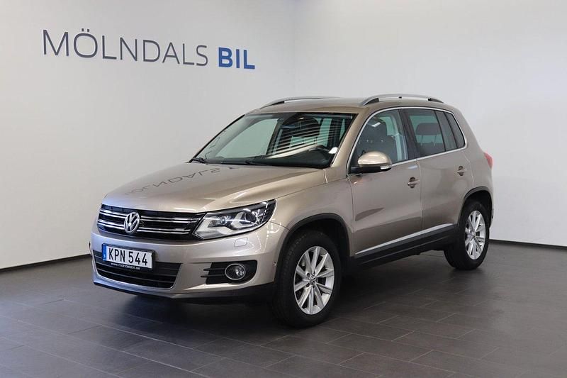 Ljusbrun Begagnad 2014 VW Tiguan SUV | 149 900 kr (Marknadspris) - Bild 1/4