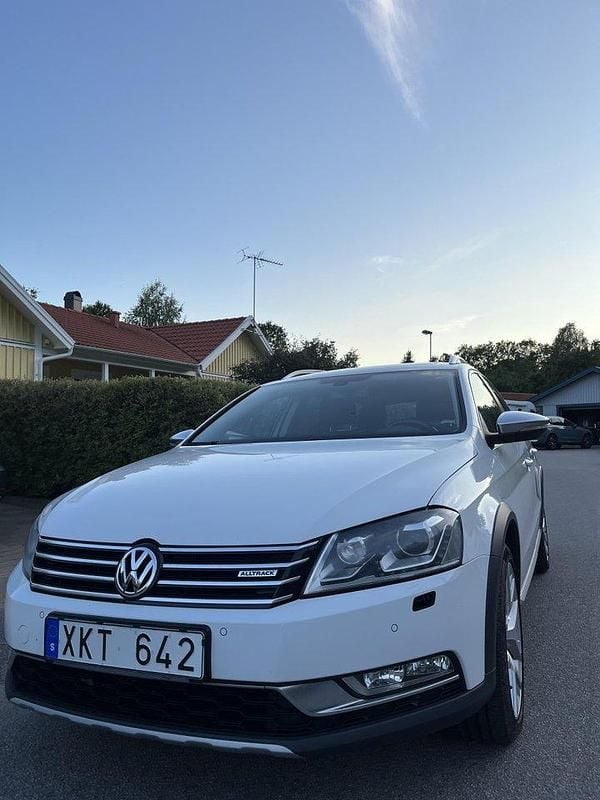 Vit Begagnad 2013 VW Passat Alltrack Kombi | 89 000 kr (Bra pris) - Bild 1/4