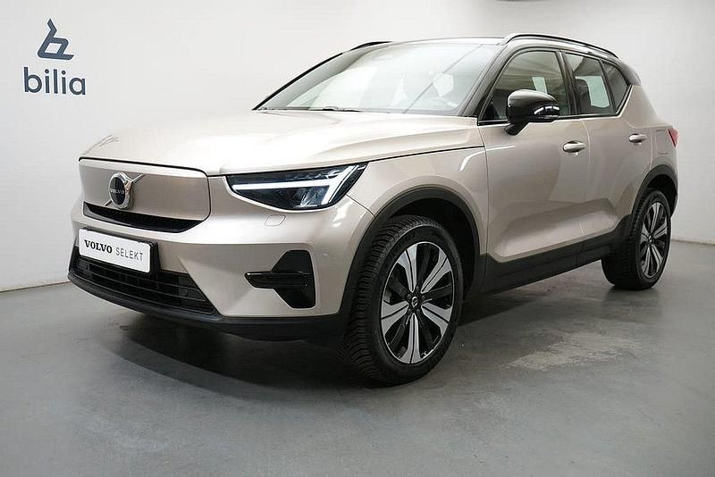 Ljusgrå Begagnad 2022 Volvo XC40 Core SUV | 349 900 kr - Bild 1/3