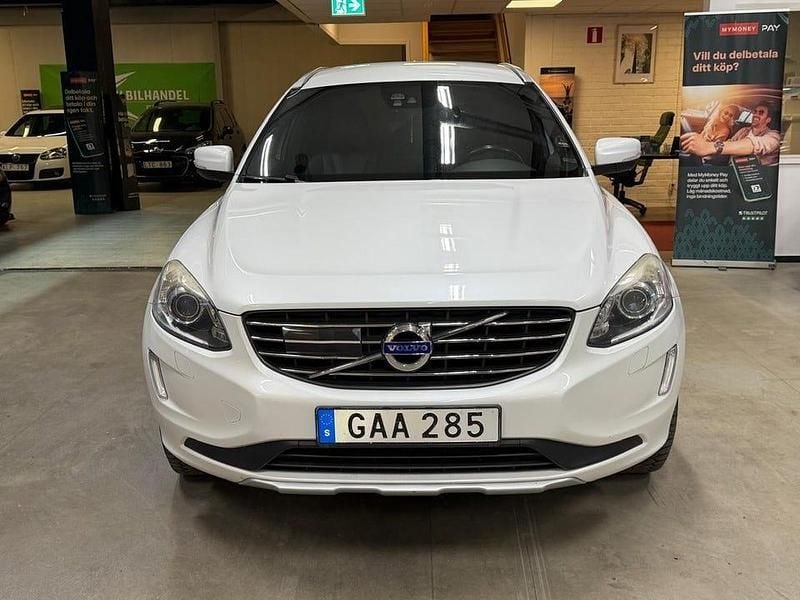 Vit Begagnad 2014 Volvo XC60 Summum SUV | 134 900 kr (Marknadspris) - Bild 1/4