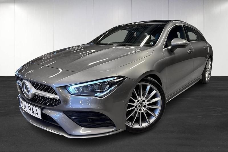 Mörkgrå (grey) Begagnad 2019 Mercedes CLA200 Shooting Brake AMG Kombi | 299 900 kr (Marknadspris) - Bild 1/4