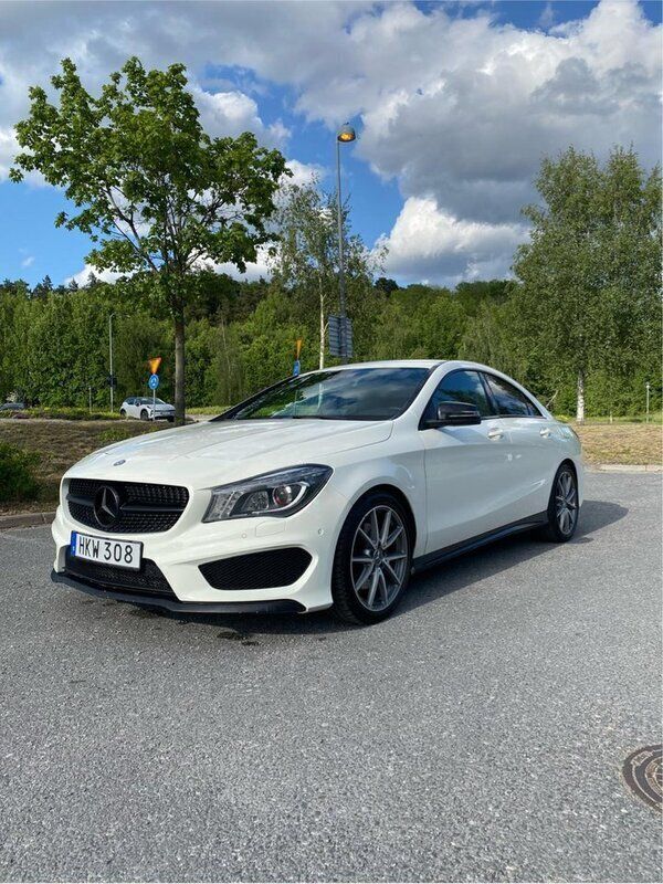 Vit Begagnad 2016 Mercedes CLA220 AMG Sedan | 180 000 kr (Bra pris) - Bild 1/4