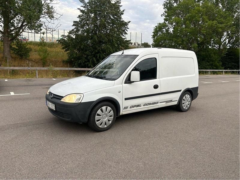 Vit Begagnad 2010 Opel Combo Minibuss | 27 300 kr (Marknadspris) - Bild 1/4
