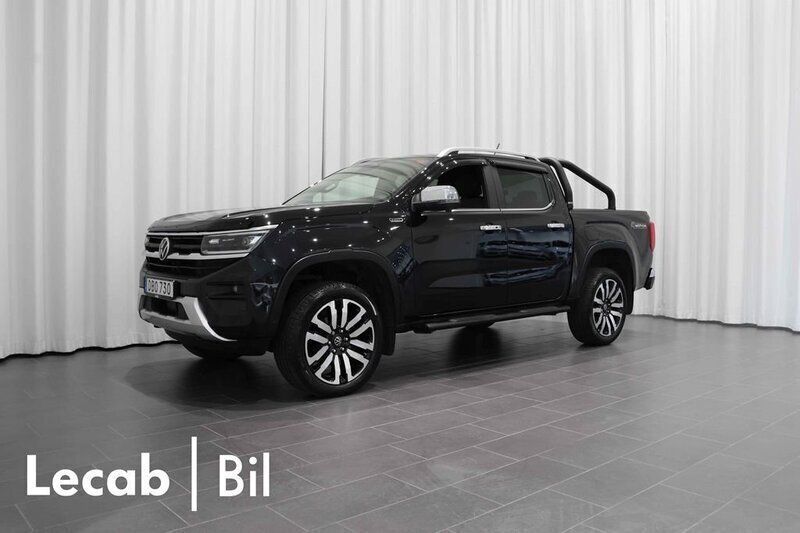 Svart (midnight black metallic) Begagnad 2023 VW Amarok Pickup | 654 500 kr (Bra pris) - Bild 1/4