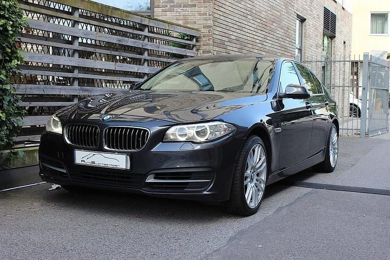 Grå Begagnad 2014 BMW 520 Luxury Line Sedan | 169 900 kr (Lite dyr) - Bild 1/4