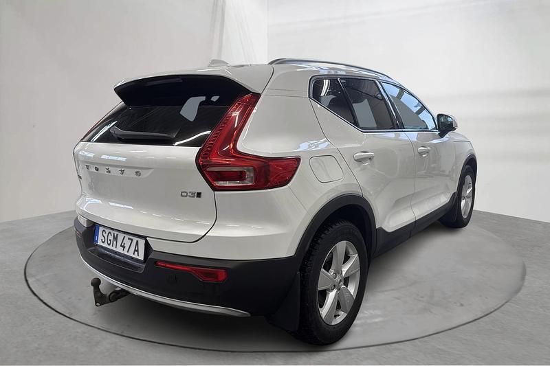 Begagnad Volvo XC40 Momentum 150 HK (110 kW) 2021 Vit SUV