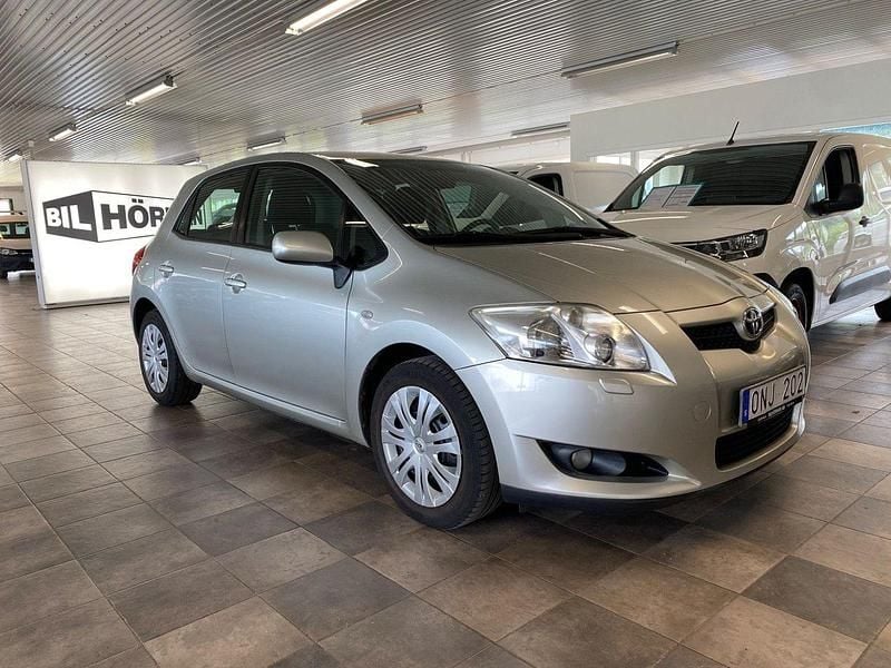 Silver Begagnad 2007 Toyota Auris Halvkombi | 54 000 kr (Marknadspris) - Bild 1/4