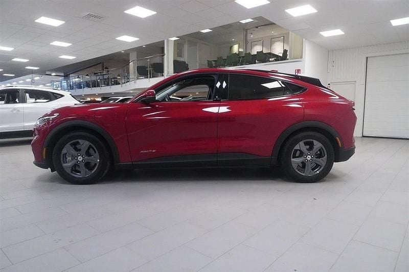 Begagnad Ford Mustang Mach-E Standard Range 221 kW (301 HK) 2022 Rapid red pn4hq SUV