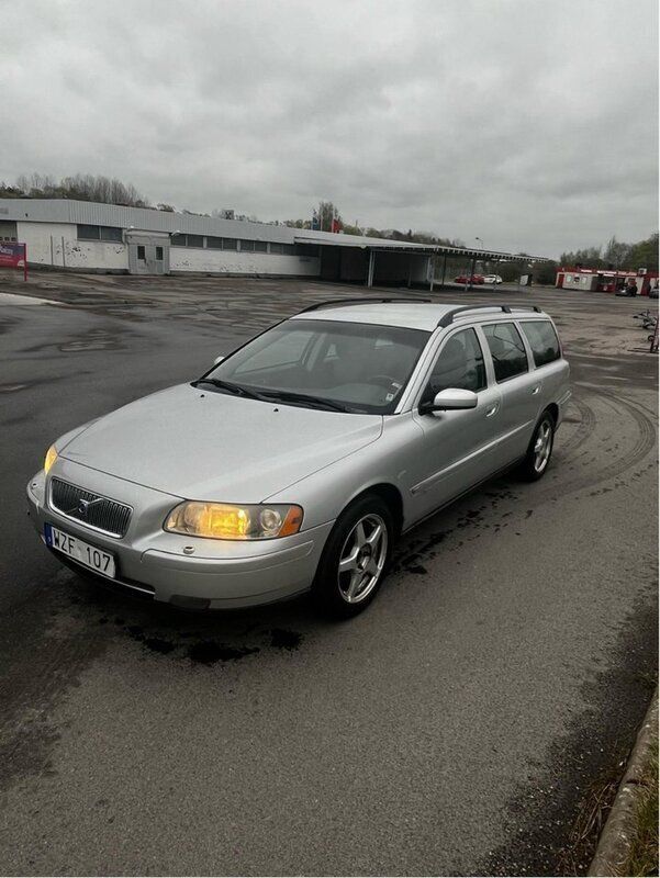 Grå Begagnad 2006 Volvo V70 Kinetic Kombi | 22 900 kr (Bra pris) - Bild 1/4