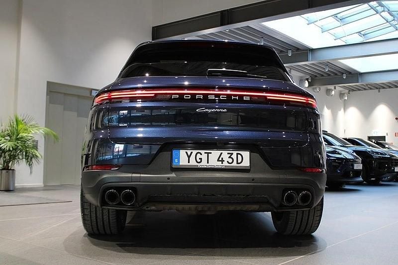Begagnad Porsche Cayenne 305 HK (224 kW) 2025 Blå SUV