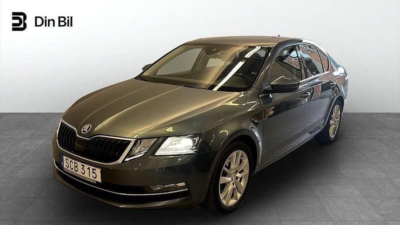 Grå (quartz grey metallic) Begagnad 2018 Skoda Octavia Sedan | 144 900 kr (Marknadspris) - Bild 1/4