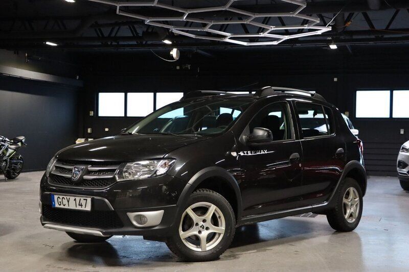 Svart Begagnad 2015 Dacia Sandero Stepway Halvkombi | 44 900 kr (Marknadspris) - Bild 1/4