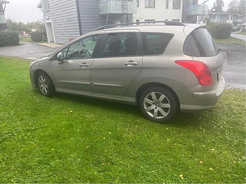 Grå Begagnad 2011 Peugeot 308 Kombi | 40 000 kr (Bra pris) - Bild 1/4