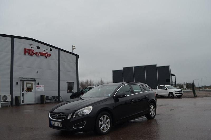 Svart Begagnad 2013 Volvo V60 Momentum Kombi | 83 900 kr (Bra pris) - Bild 1/4