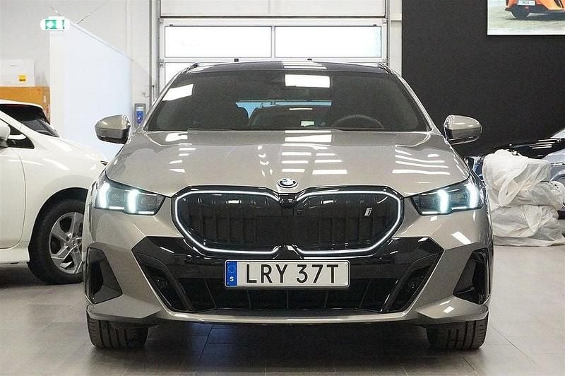 Begagnad BMW i5 Comfort Edition 442 kW (601 HK) 2024 Grå Sedan