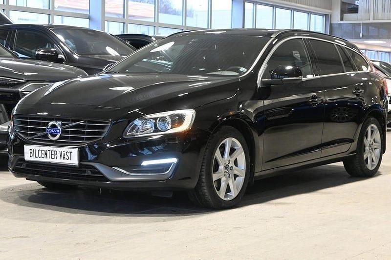 Begagnad Volvo V60 Momentum 181 HK (133 kW) 2014 Svart Kombi