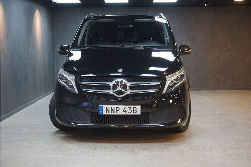 Begagnad Mercedes V300 Avantgarde 239 HK (175 kW) 2020 Svart Minibuss