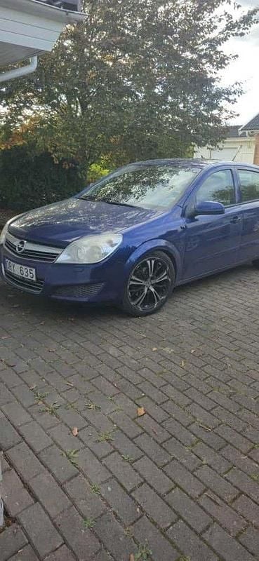 Blå Begagnad 2008 Opel Astra Halvkombi | 20 000 kr (Marknadspris) - Bild 1/4