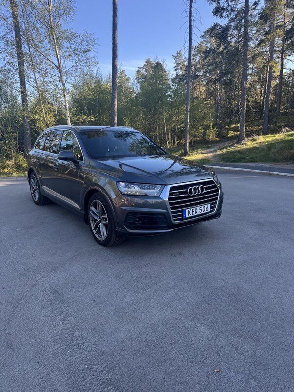 Grå Begagnad 2016 Audi Q7 S-Line SUV | 299 000 kr (Marknadspris) - Bild 1/4