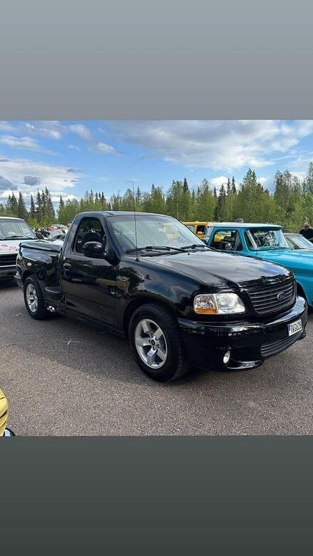 Svart Begagnad 2001 Ford F-150 XLT Pickup | 250 000 kr - Bild 1/4