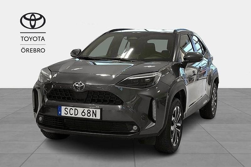 Mörkgrå Ny 2025 Toyota Yaris Cross Active SUV | 299 900 kr (Marknadspris) - Bild 1/4