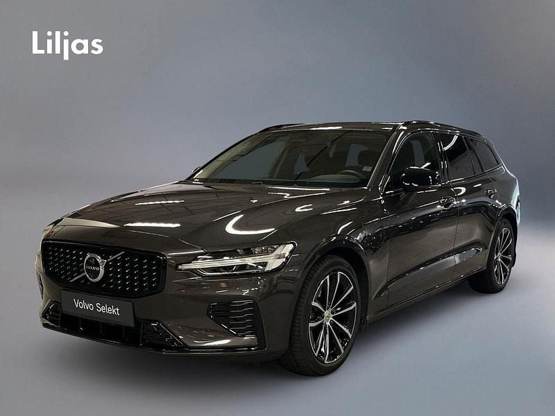 Grå Begagnad 2024 Volvo V60 Plus Kombi | 489 000 kr (Marknadspris) - Bild 1/4