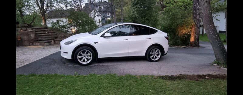 Vit Begagnad 2022 Tesla Model Y Long Range SUV | 365 000 kr (Superpris) - Bild 1/3