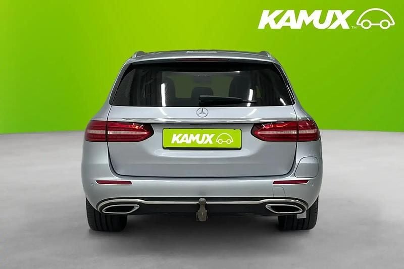 Begagnad Mercedes E300 306 HK (225 kW) 2022 Silver/grå Kombi