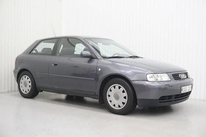 Begagnad Audi A3 180 HK (132 kW) 2000 Grå Sedan