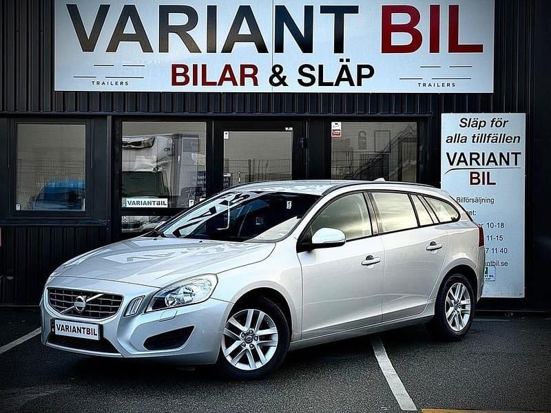 Grå Begagnad 2013 Volvo V60 Kombi | 97 900 kr (Bra pris) - Bild 1/4