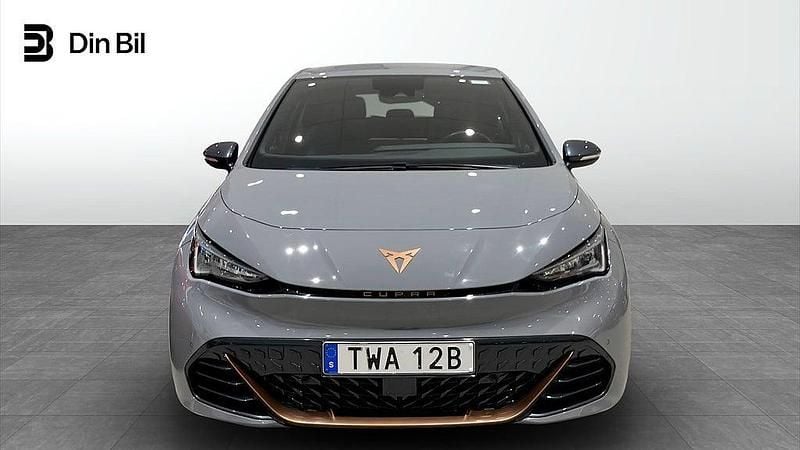Begagnad Cupra Born 169 kW (231 HK) 2023 Vapor grey Halvkombi