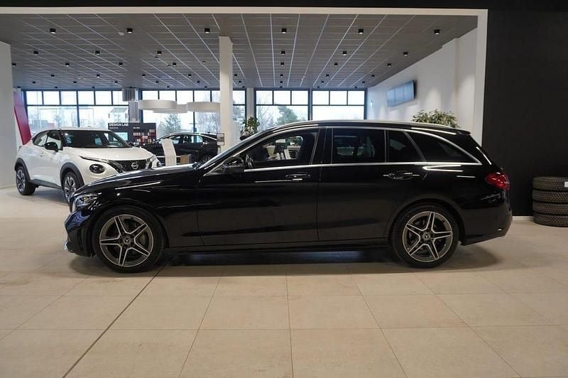 Begagnad Mercedes 220 194 HK (142 kW) 2019 Svart