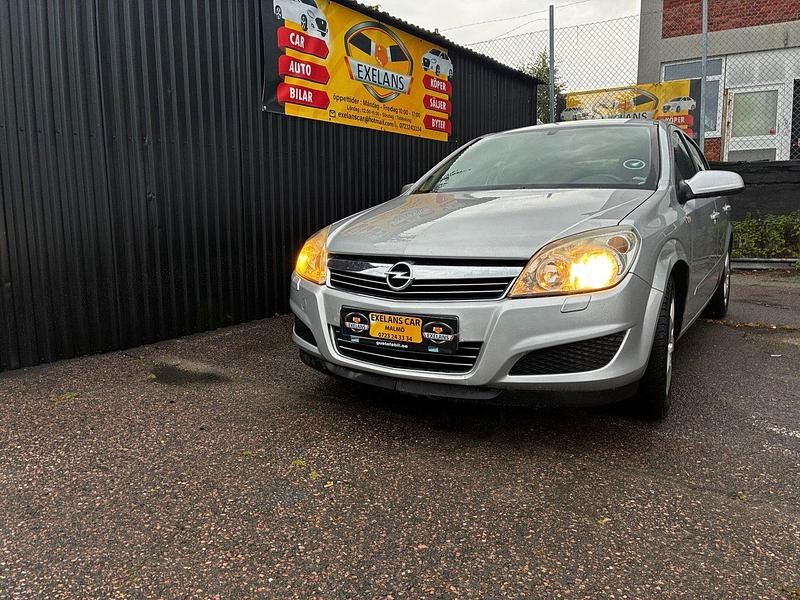 Grå Begagnad 2008 Opel Astra Halvkombi | 42 499 kr (Lite dyr) - Bild 1/4