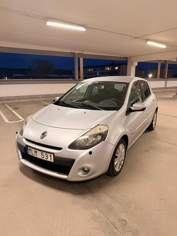 Begagnad Renault Clio R.S. 75 HK (55 kW) 2011 Halvkombi