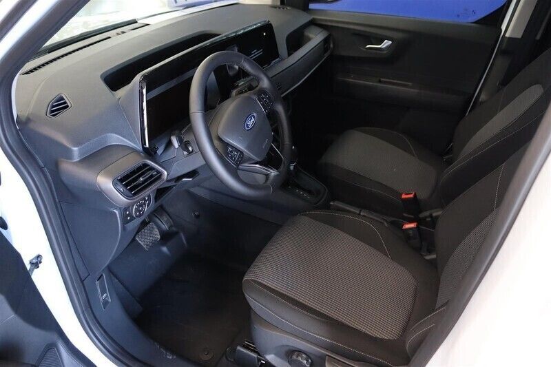 Begagnad Ford Courier Trend 125 HK (91 kW) 2024 Vit Minibuss