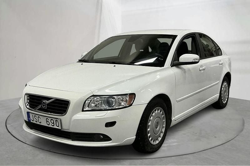 Vit Begagnad 2009 Volvo S40 Momentum Sedan | 50 000 kr (Marknadspris) - Bild 1/4