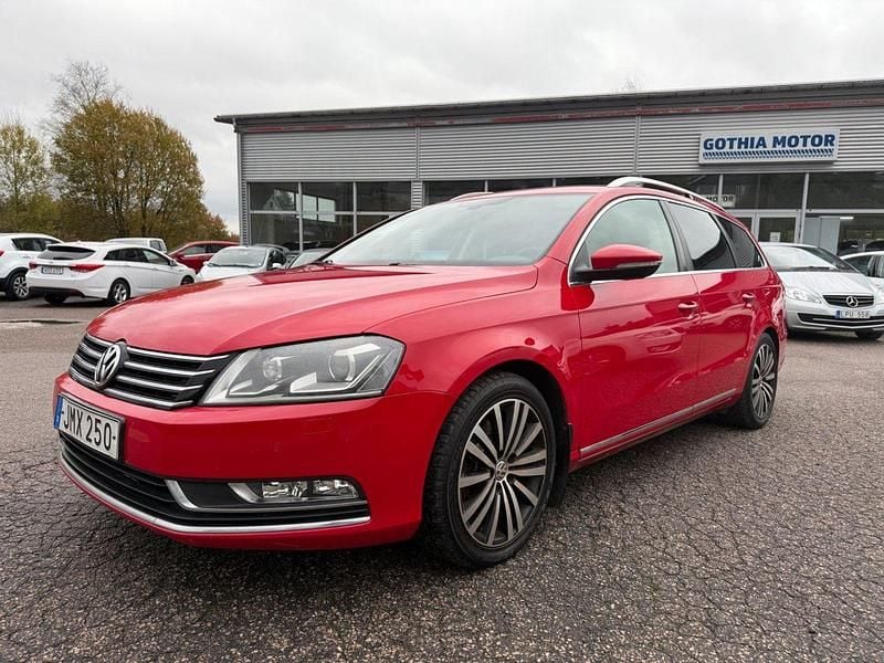 Röd Begagnad 2014 VW Passat GT Kombi | 119 900 kr (Marknadspris) - Bild 1/4